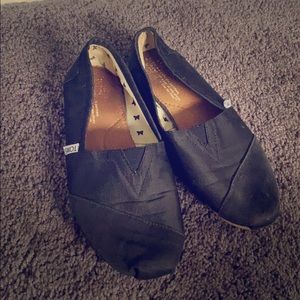 Black TOMS